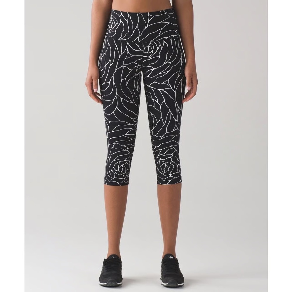 Lululemon Wunder Under Hi-Rise 1/2 Tight In Radiate Rose Alpine White Black